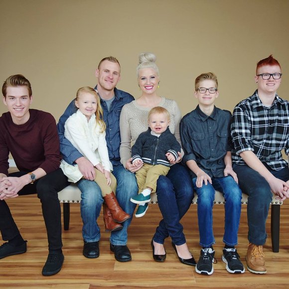 Meet your Posher, Carrie - Picture 3 of 3